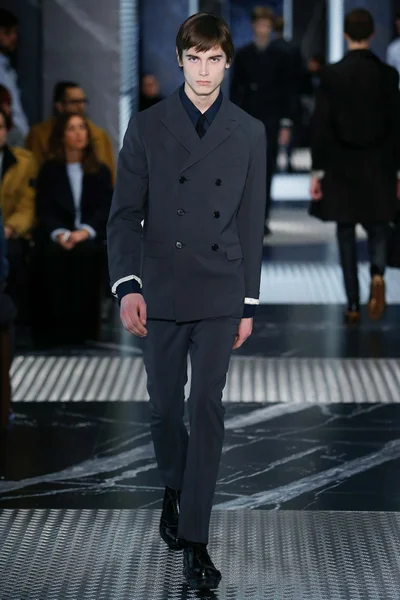 Look 10